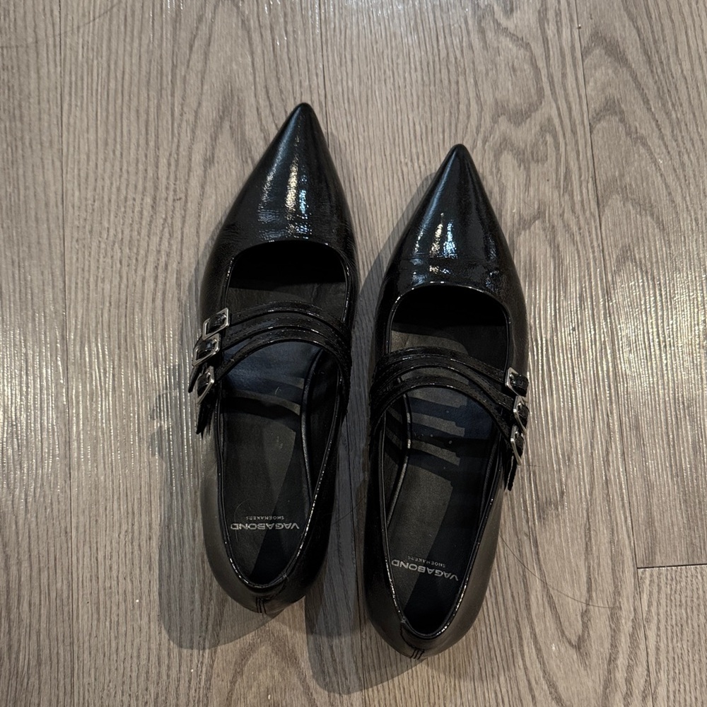Vagabond Shiny Black Buckle Shoes